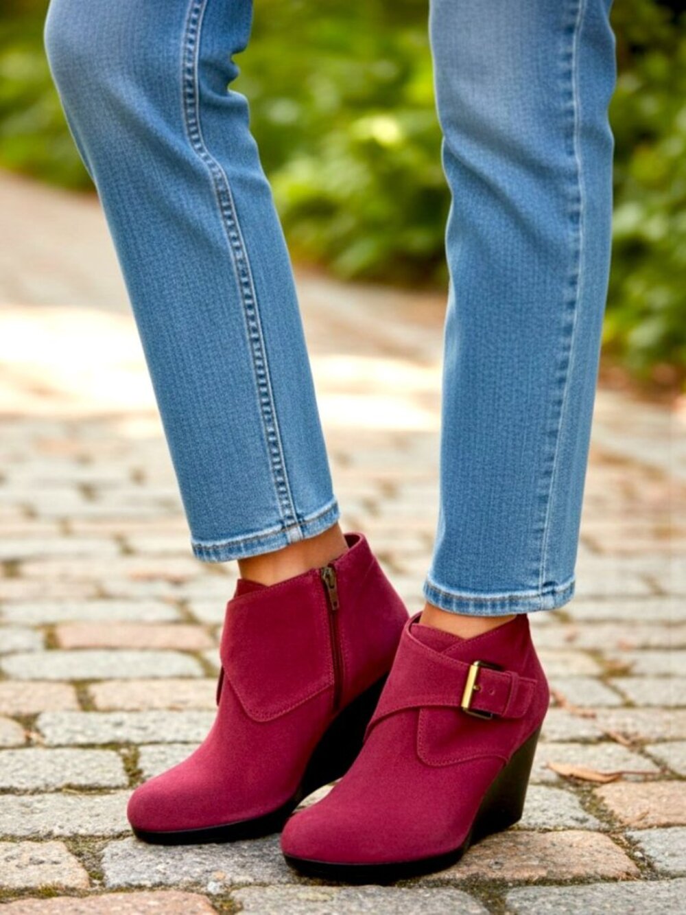 Fantastic Isaac Mizrahi Red Suede "Volley" Wedge Heel Booties Size 5M NWD